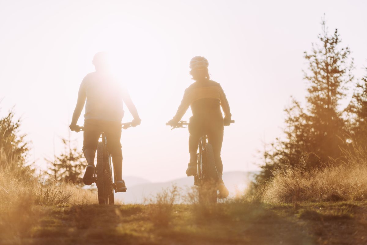 Ile kosztuje przejechanie 100 km rowerem elektrycznym i innymi środkami transportu?